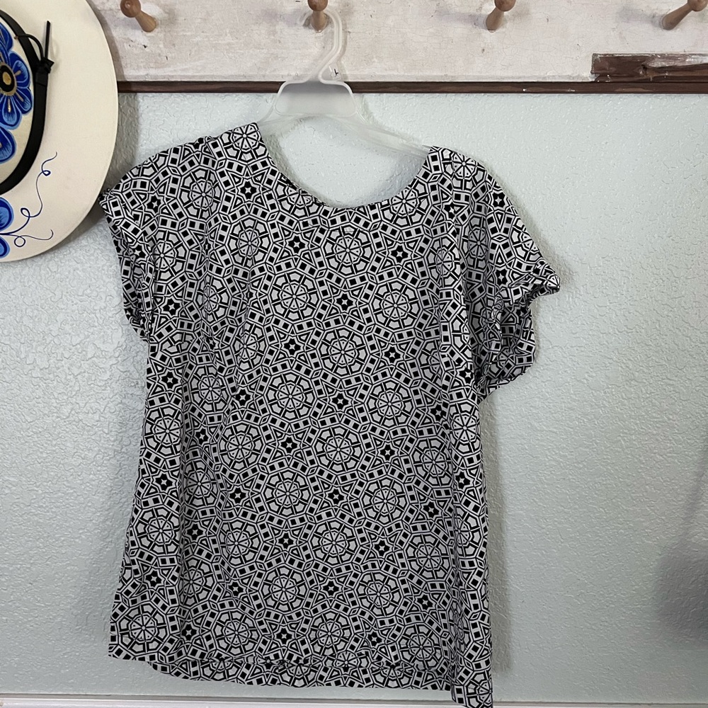 Merona Black and White Geometric Patterned Blouse.